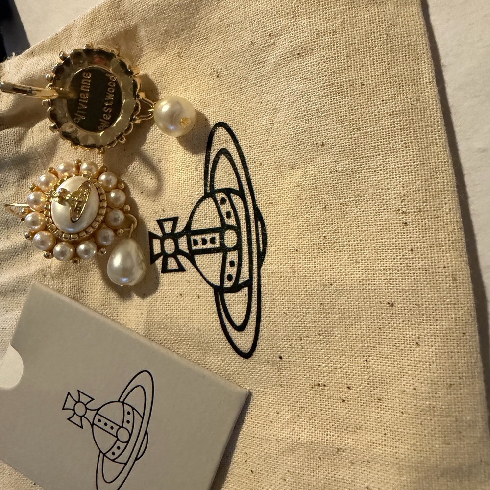 Viviene westwood Amays Gold and Pearl Orb Earrings - Picture 3 of 3